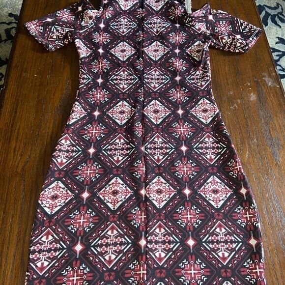 Woman’s cold shoulder midi dress - Picture 3 of 3